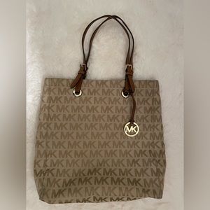Michael Kors every day purse.. The measurements are 13 1/2 width by 15 depths.